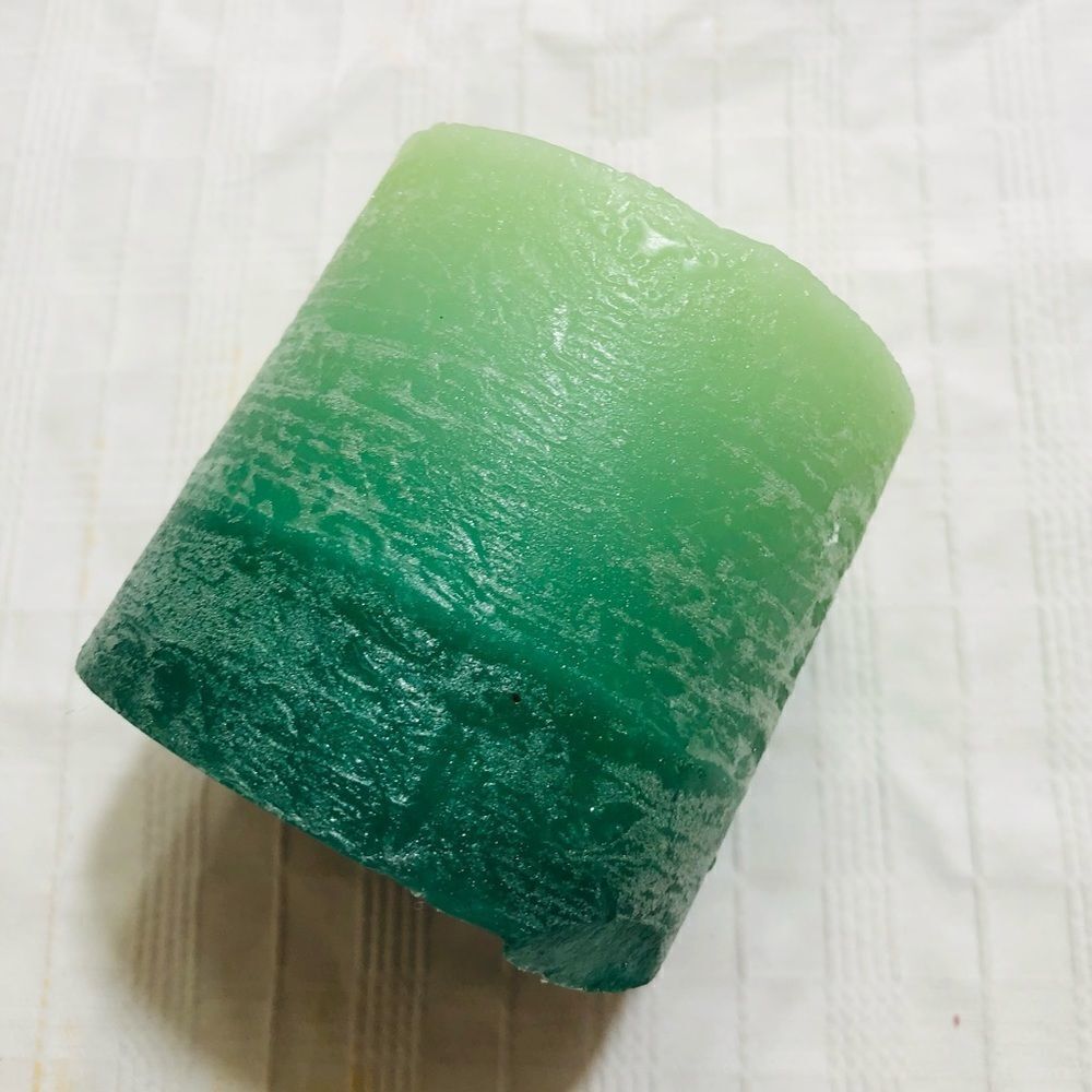 Handcrafted Timber Scented Candle (Green) - Picture 6 of 10